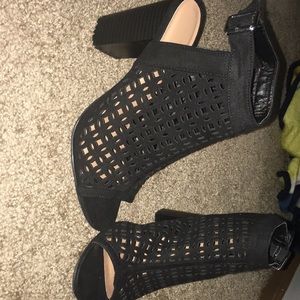 Black heels size 7.5